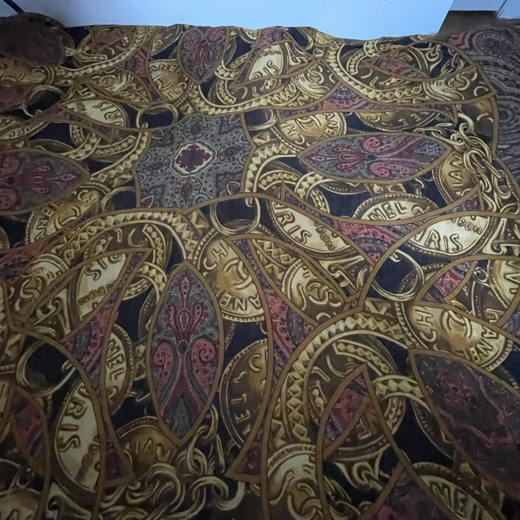 Chanel Silk/Wool Blend scarf - Picture 9 of 16